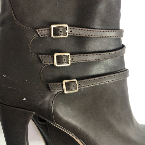 Women’s brown faux leather boots in a size 8 1/2 with a 4 inch heel. - Picture 3 of 7